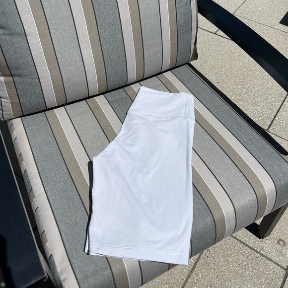 Aritzia TnAction TNA Life Bike Shorts 7” Ice Gray - Picture 2 of 5